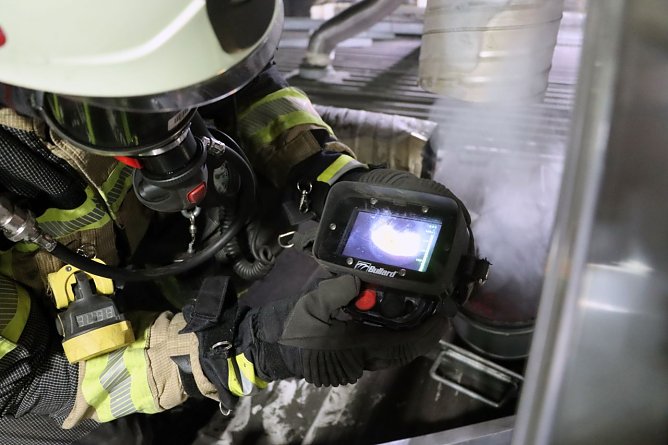 Ein Maschinenbrand in einer Heiligenst&auml;dter Firma rief die Feuerwehr heute Nacht auf den Plan. (Foto: Feuerwehr Heiligenstadt)