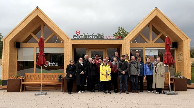 17 Stadtf&uuml;hrerinnen und Stadtf&uuml;hrer aus M&uuml;hlhausen besuchten die Landesgartenschau. (Foto: Ren&eacute; Wei&szlig;bach)