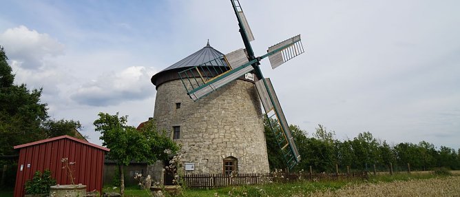 Die Turmwindm&uuml;hle "Erna" steht in Immerode im Kyfh&auml;userkreis.  (Foto: ssc)