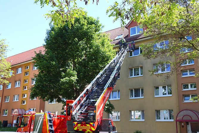 Mit der Drehleiter r&uuml;ckte die Heiligenst&auml;dter Feuerwehr an. (Foto: Niklas-Finn Beck)