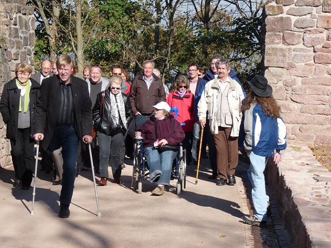 Zuwegung Kyffhäuser (Foto: Karl-Heinz Herrmann) Zuwegung Kyffhäuser (Foto: Karl-Heinz Herrmann)