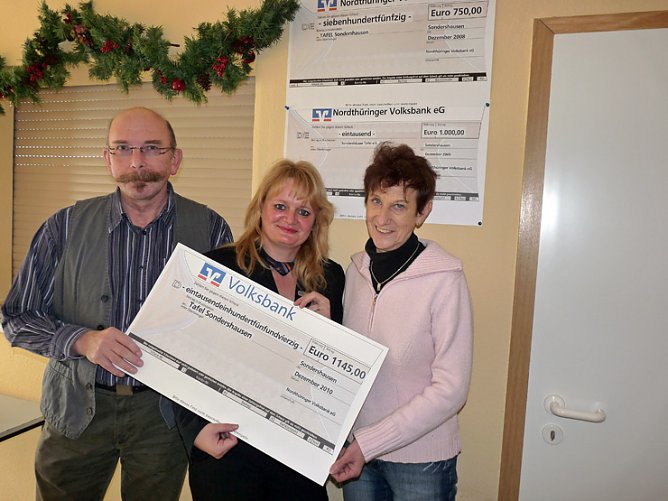 Spenden für die Tafeln (Foto: Karl-Heinz Herrmann) Spenden für die Tafeln (Foto: Karl-Heinz Herrmann)