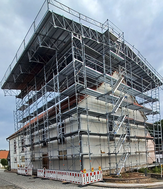 Bild: Voll einger&uuml;stet - St. Dionysius in Hundeshagen wird zur Baustelle