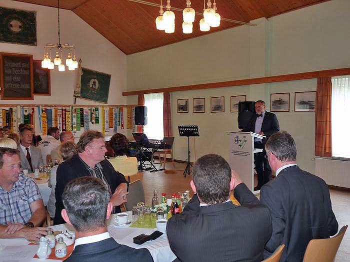 Zeugnisse &uuml;bergeben