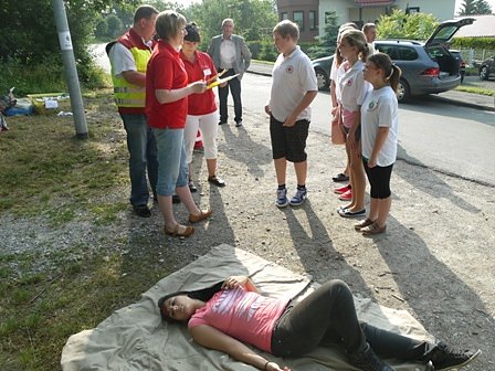 Junge Sanit&auml;ter im Wettstreit