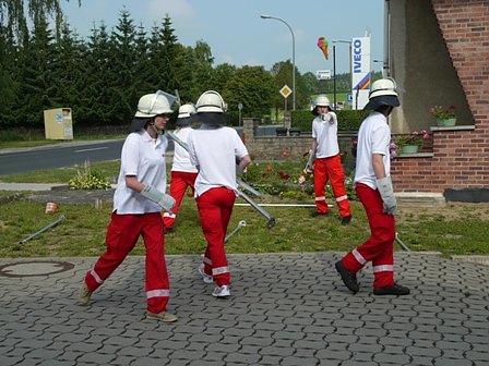 Junge Sanit&auml;ter im Wettstreit