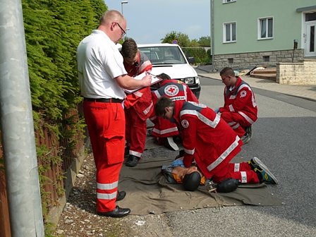Junge Sanit&auml;ter im Wettstreit