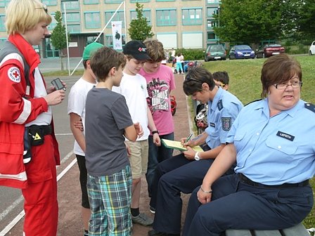 Junge Sanit&auml;ter im Wettstreit
