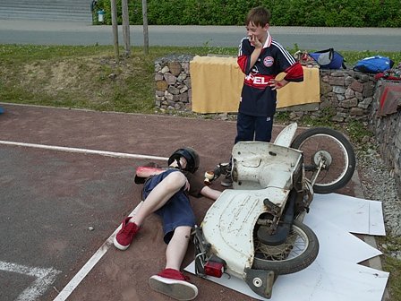 Junge Sanit&auml;ter im Wettstreit