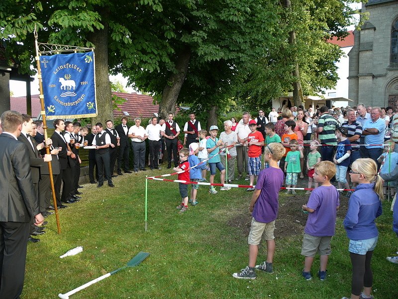 Ausgrabung und Beginn der Leinefelder Kirmes 2013