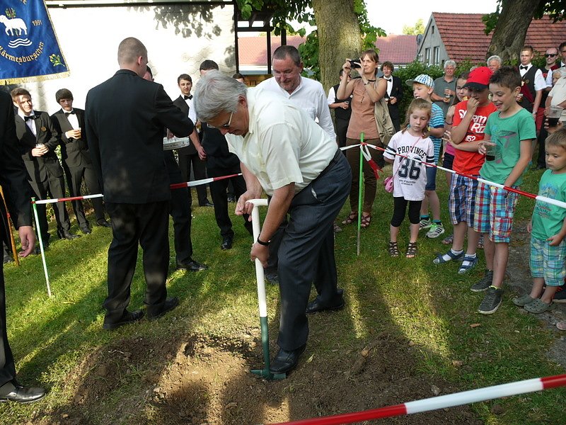 Ausgrabung und Beginn der Leinefelder Kirmes 2013