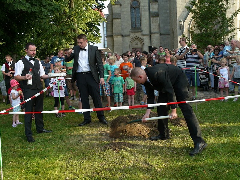 Ausgrabung und Beginn der Leinefelder Kirmes 2013