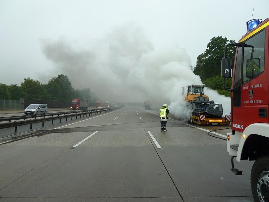 Feuer auf der Autobahn