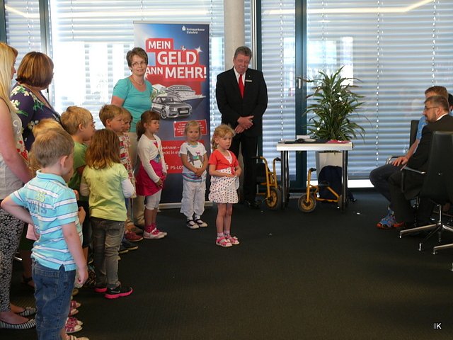 Spenden&uuml;bergabe in der Kreissparkasse