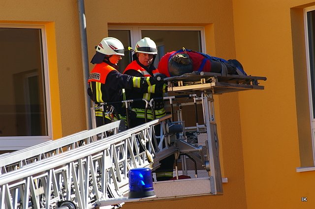 Feuerwehr&uuml;bung an Hentrich-Schule