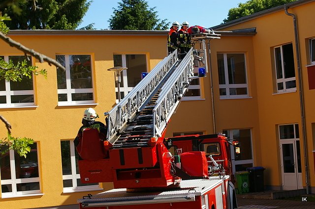 Feuerwehr&uuml;bung an Hentrich-Schule
