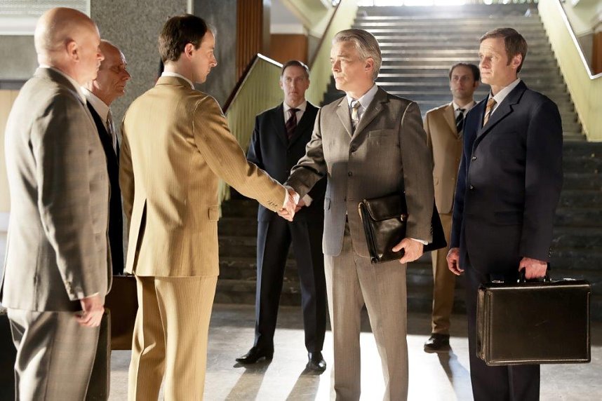 Der Schauspieler Stephan Schill in seiner Rolle als Wernher von Braun w&auml;hrend der Dreharbeiten.