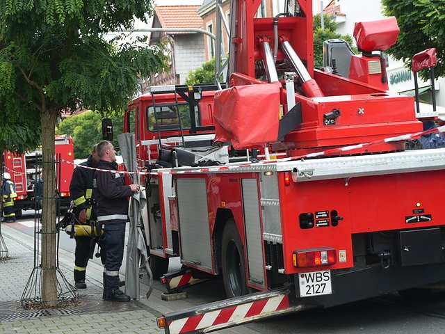 Feuerwehr&uuml;bung bei der Sparkasse