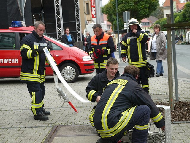 Feuerwehr&uuml;bung bei der Sparkasse
