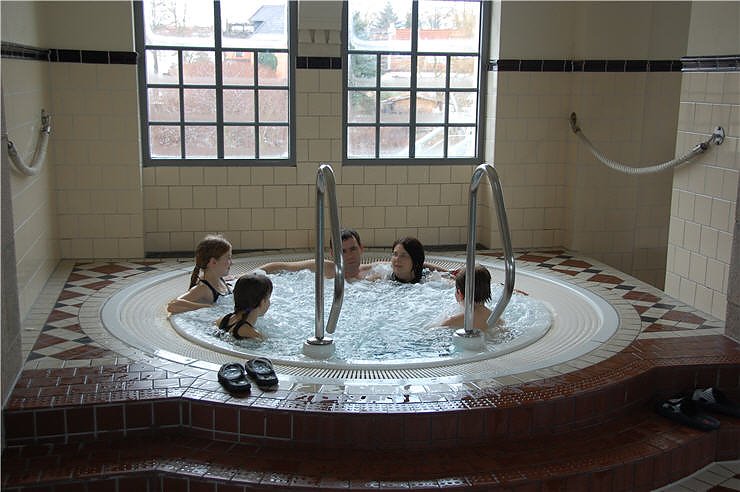 Pool-Party im Badehaus.NNZ-City Scout on Tour