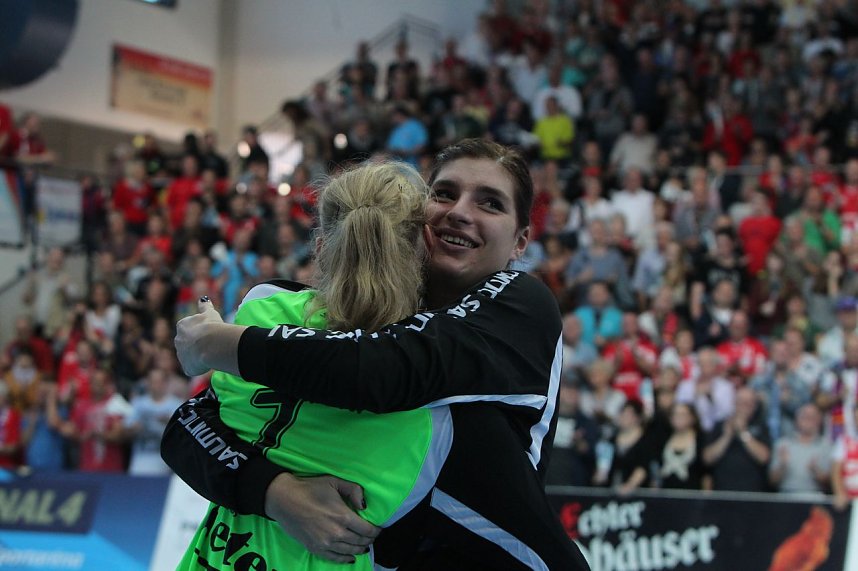 THC gewinnt erstes Champion League Spiel klar mit 33:20