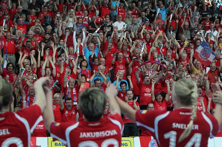 THC gewinnt erstes Champion League Spiel klar mit 33:20