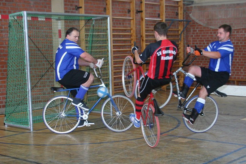 Ilfelder Duo &uuml;bernimmt Tabellenf&uuml;hrung zum Saisonauftakt der Radballer