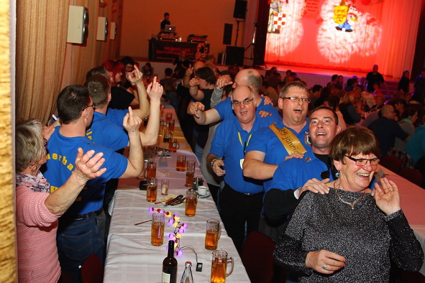 Zum 8. M&auml;nnerballettwettbewerb des BCC im Bleicher&ouml;der Kulturhaus sollte es zum Kopf an Kopf Tanzen kommen