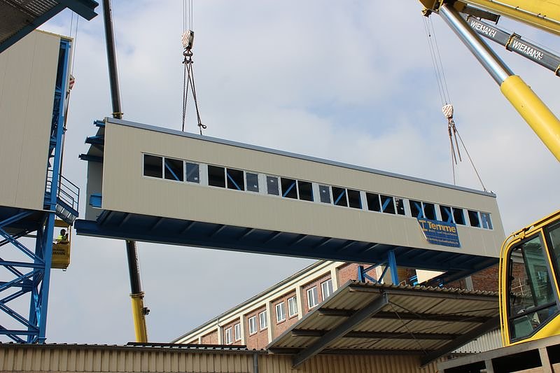 Neue Seilfahrtsbr&uuml;cke wird montiert