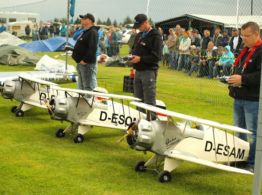 Modelle steigen in den Himmel