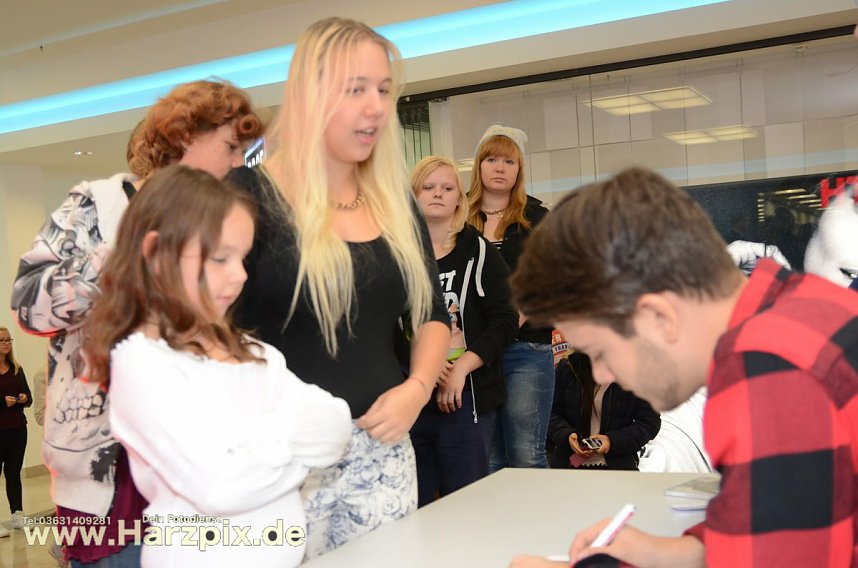 Luca H&auml;nni in der Marktpassage