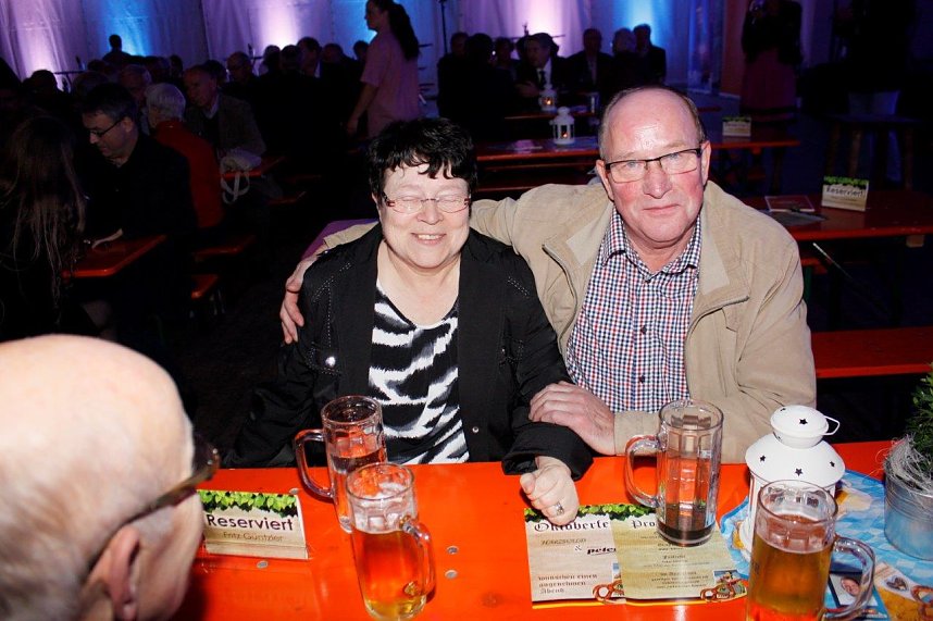 Gewichtiger Gast zum Oktoberfest im Autohaus Peter