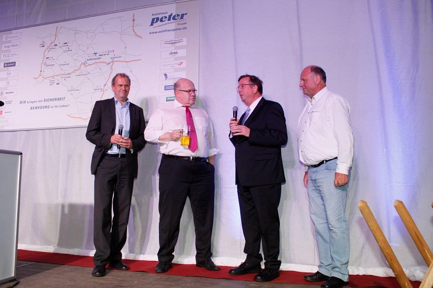 Gewichtiger Gast zum Oktoberfest im Autohaus Peter