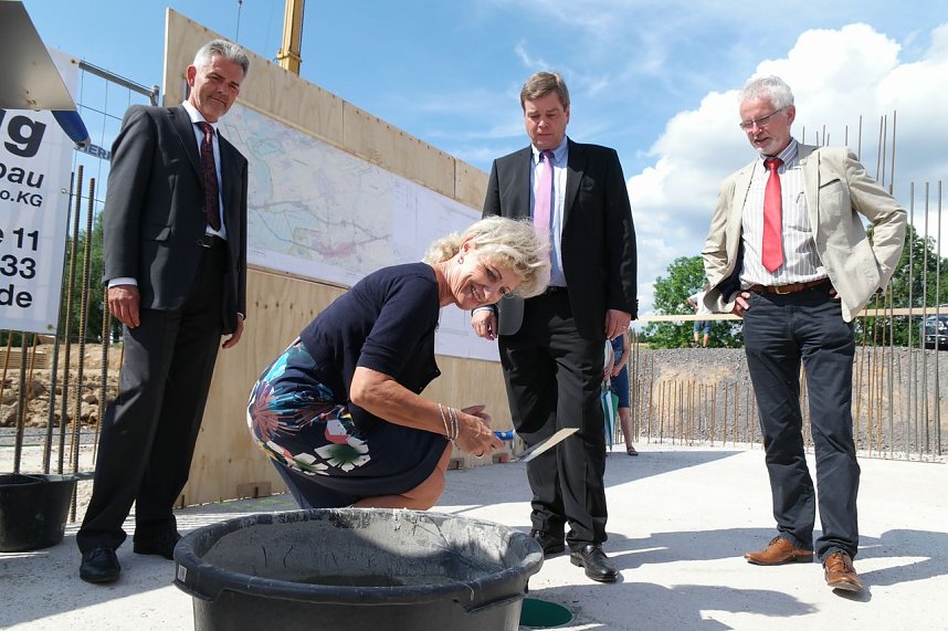Grundstein f&uuml;r Ortsumfahrung Mackenrode gelegt