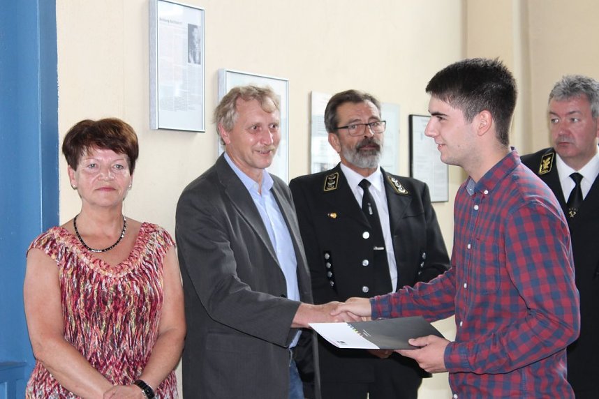 Bergbautechnologen beenden Ausbildung