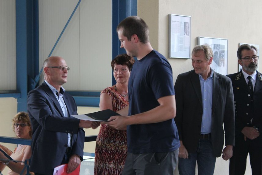 Bergbautechnologen beenden Ausbildung