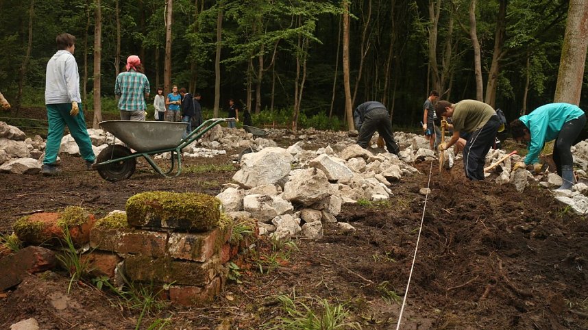 Geschichte sichtbar machen - International Summer Camp an der Gedenkst&auml;tte Mittelbau Dora