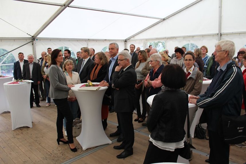 Mit Festakt schiefer Turm als gerettet gefeiert