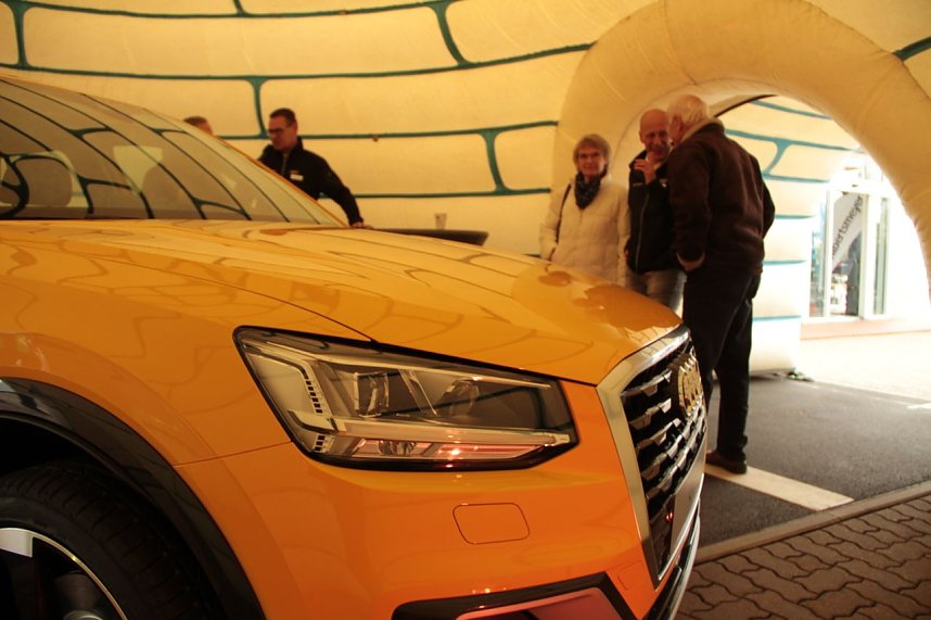 Neue Technik und Spenden f&uuml;r Vereine - im Autohaus Albertsmeyer freute man sich heute nicht nur &uuml;ber schicke Autos