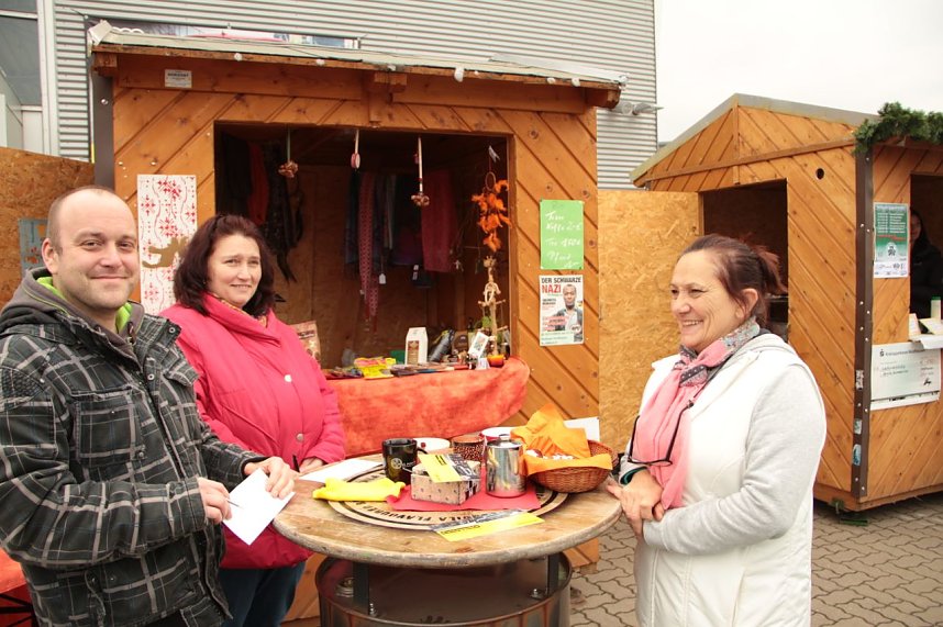 Neue Technik und Spenden f&uuml;r Vereine - im Autohaus Albertsmeyer freute man sich heute nicht nur &uuml;ber schicke Autos