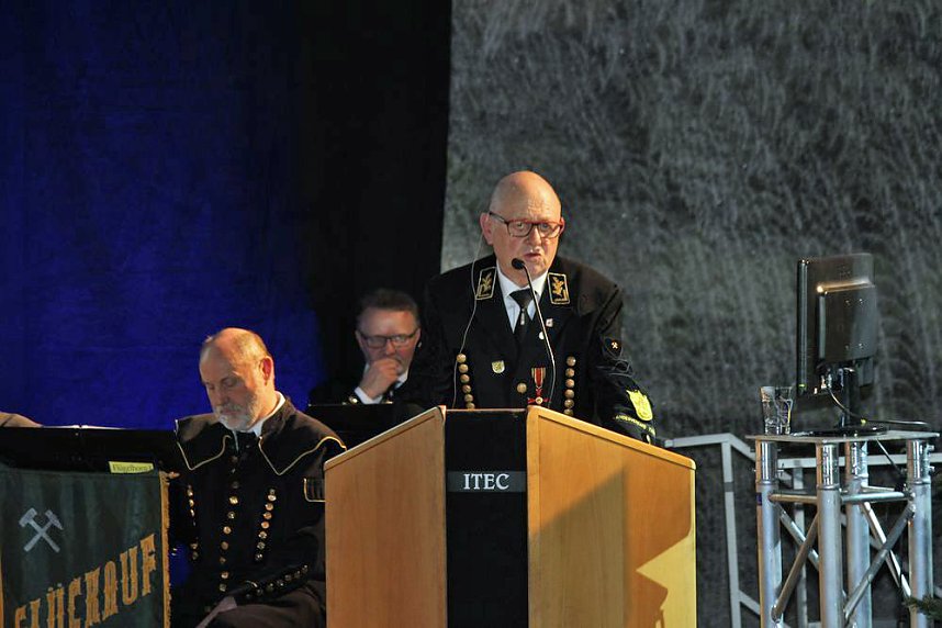 Ministerpr&auml;sident bekam Schl&auml;ge