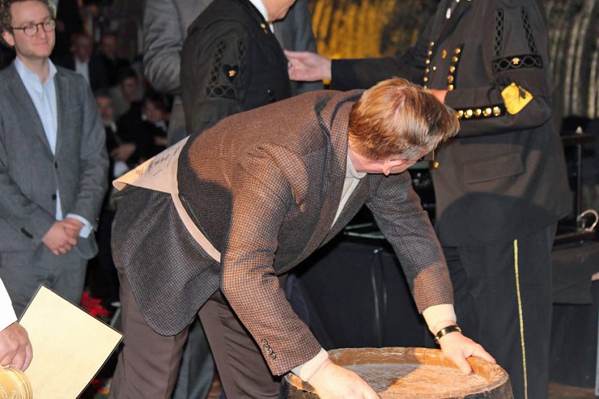 Ministerpr&auml;sident bekam Schl&auml;ge