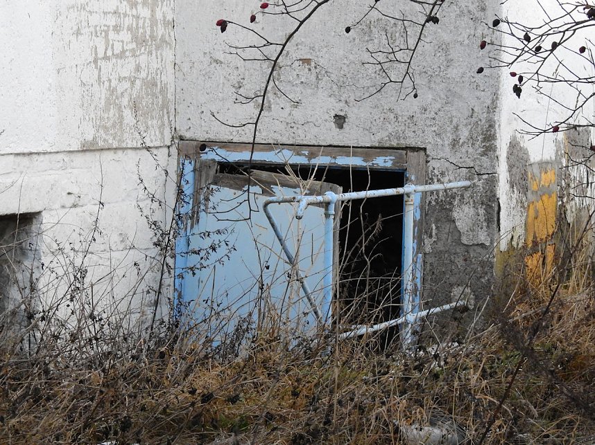 Peter Blei in den Ruinen der Schuhfabrik in Wiehe