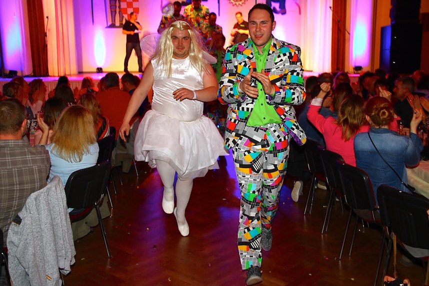 M&auml;nnerbeine und mehr auf Bleicher&ouml;der B&uuml;hne