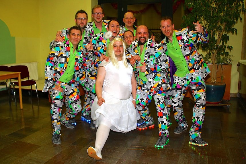 M&auml;nnerbeine und mehr auf Bleicher&ouml;der B&uuml;hne