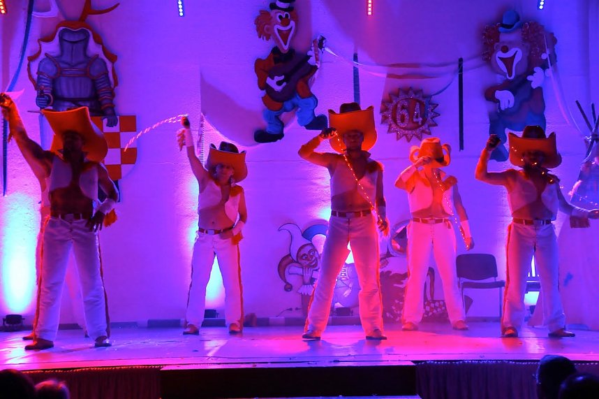 M&auml;nnerbeine und mehr auf Bleicher&ouml;der B&uuml;hne