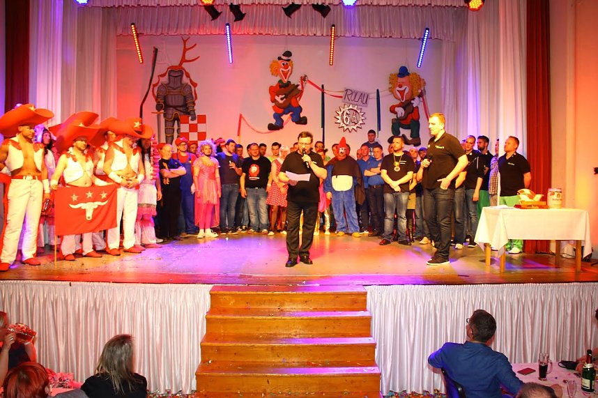 M&auml;nnerbeine und mehr auf Bleicher&ouml;der B&uuml;hne