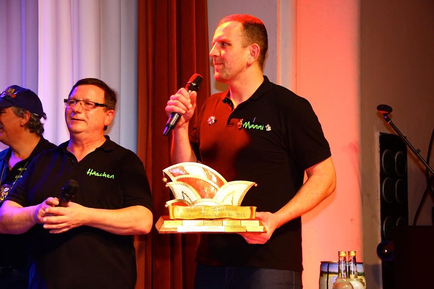 M&auml;nnerbeine und mehr auf Bleicher&ouml;der B&uuml;hne