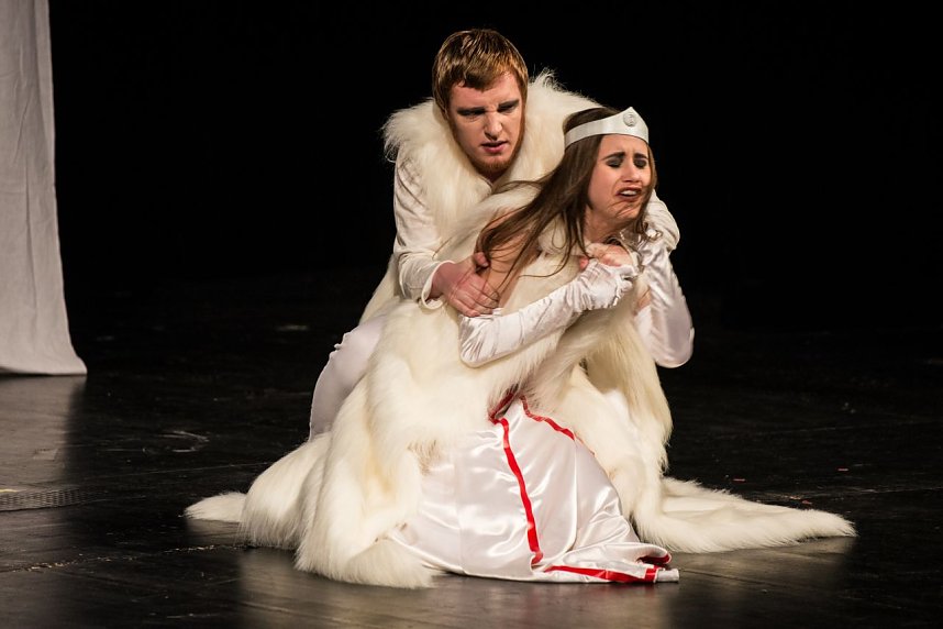 Sein oder nicht sein - der Theaterjugendclub bringt "Hamlet" auf die B&uuml;hne