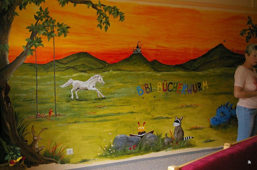 Von einer Mutti gemaltes Wandbild im Kindergarten